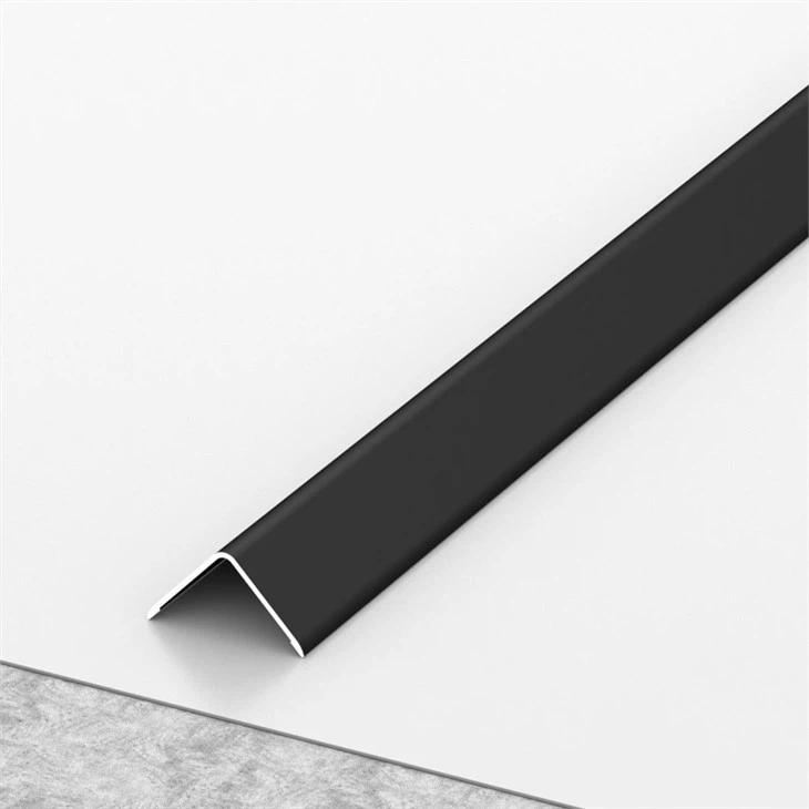 L formos metalinė kampinė apdaila