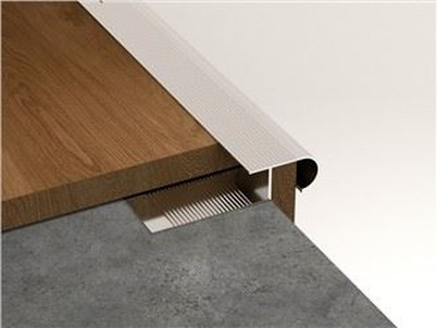 Metaliniai laiptų profiliai